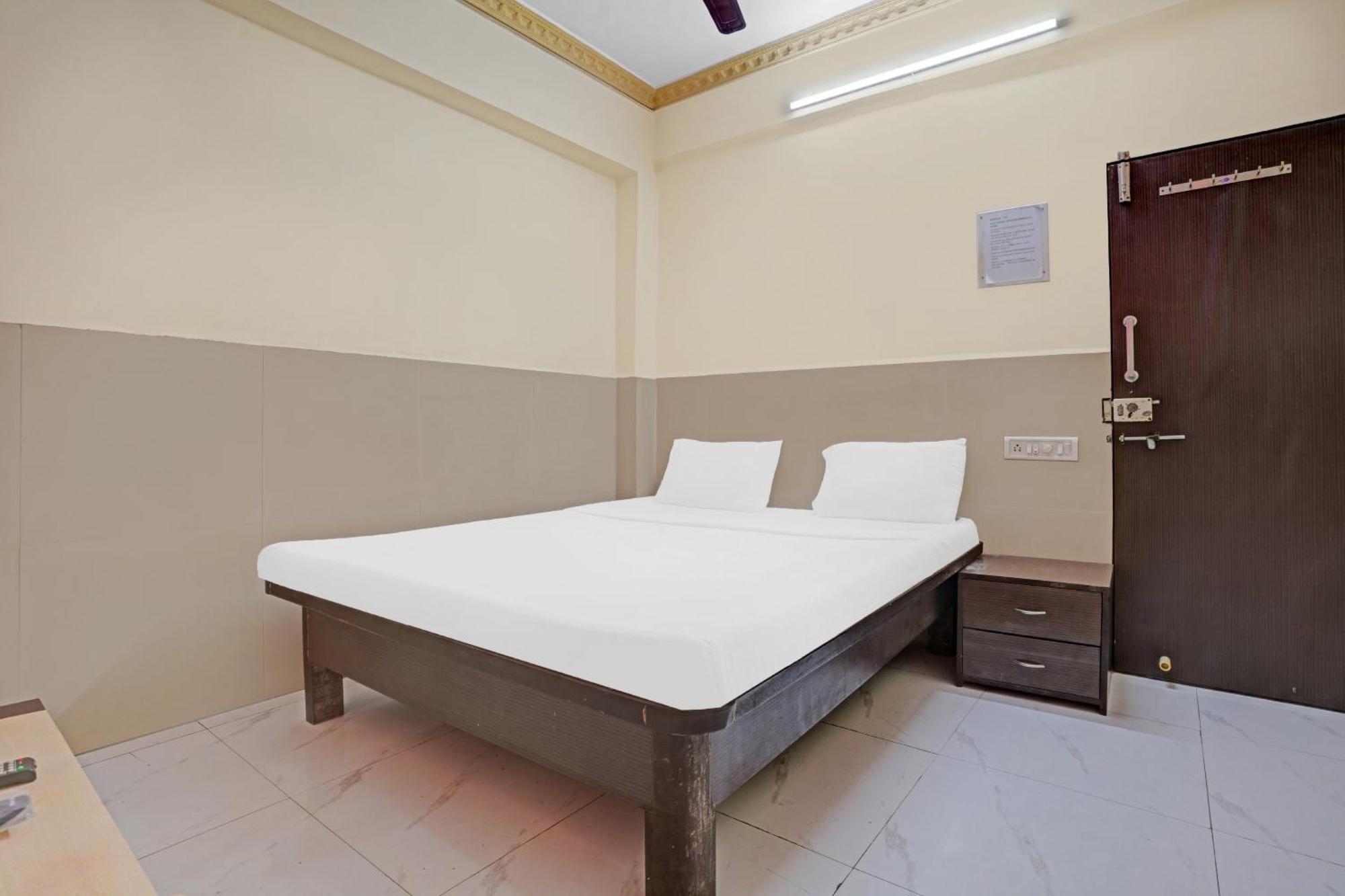 Spot On 81122 Alfa Lodge Mumbai Exterior foto